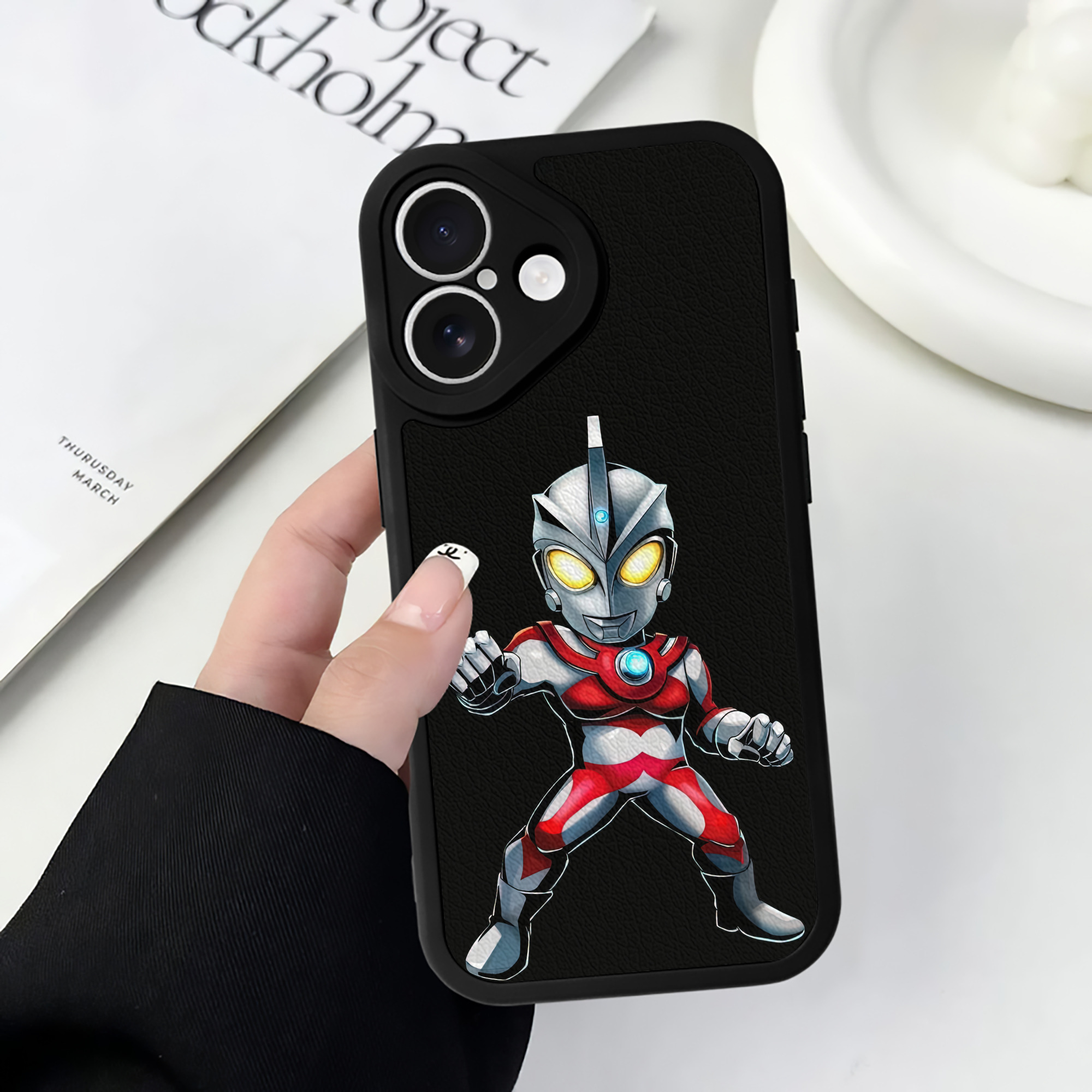 （画像用） ウルトラマン Ultraman 【iPhone 16シリーズ対応】シリコンスマホケース（レザー調） 材質：シリコン